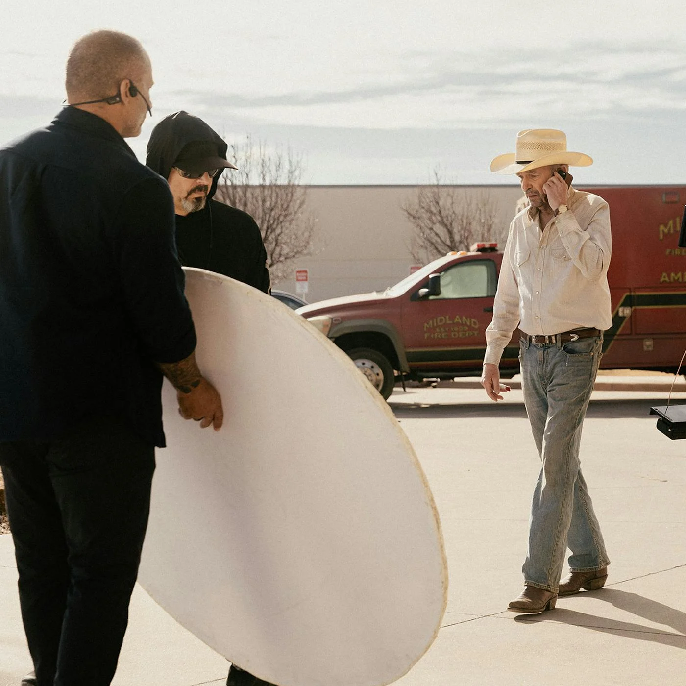 Постер «Лэндмен» представил трейлер второго сезона. Персонаж Деми Мур раскроется с новой стороны